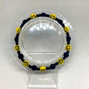 5x$8 Happy face beads bracelet 😄